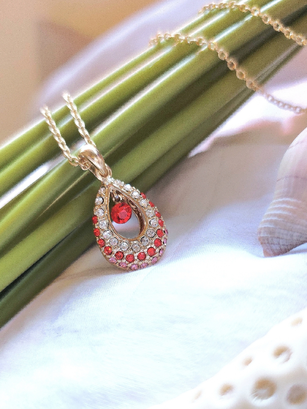 🎁AUSTRIAN CRYSTALS Teardrop Pendant Necklace
